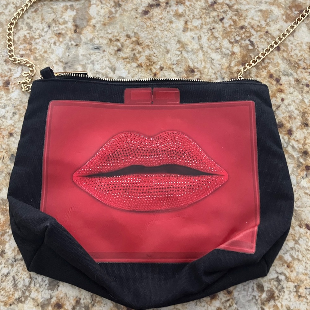 Stylish Black and Red Lip Design Women's Bag